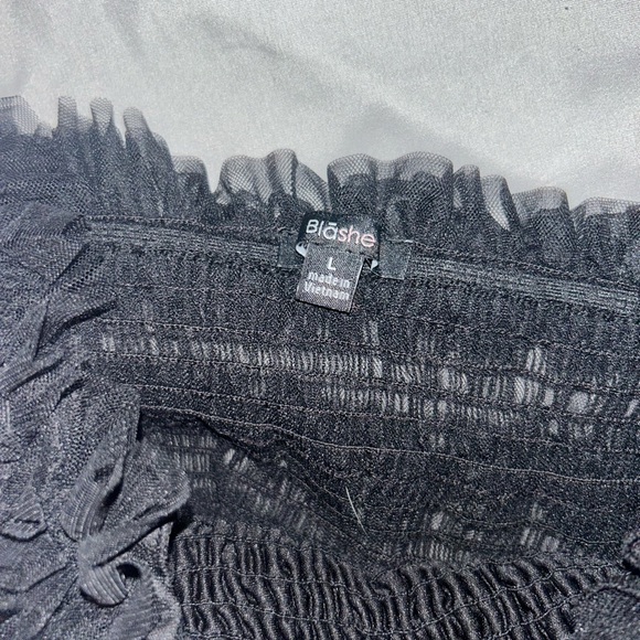 Black ruffled crop top - Picture 3 of 4